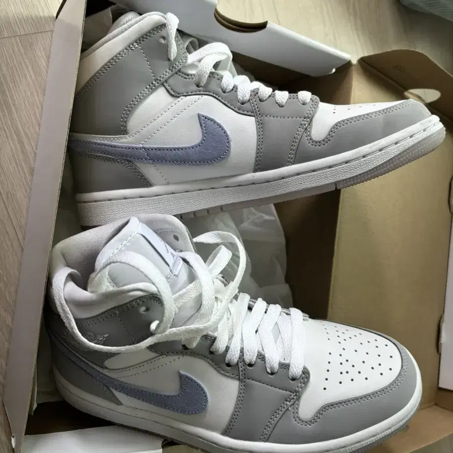 (W) Jordan 1 Mid Wolf Grey (235사이즈)