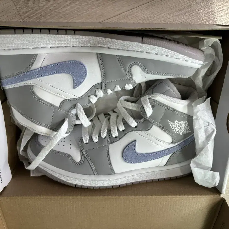 (W) Jordan 1 Mid Wolf Grey (235사이즈)