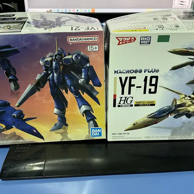 YF-19 판매