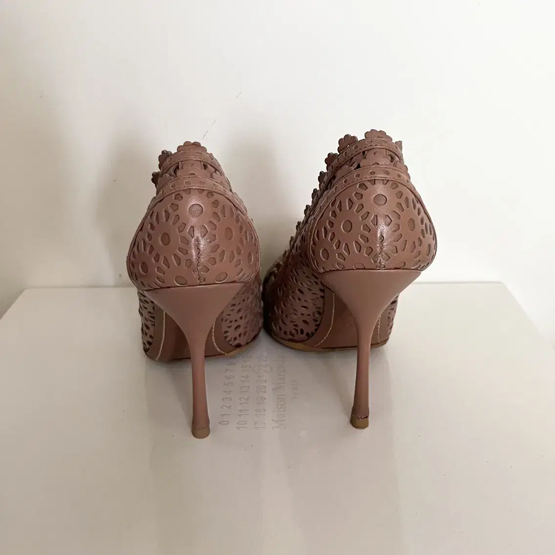 ALAIA paris 로즈마리 힐 240mm