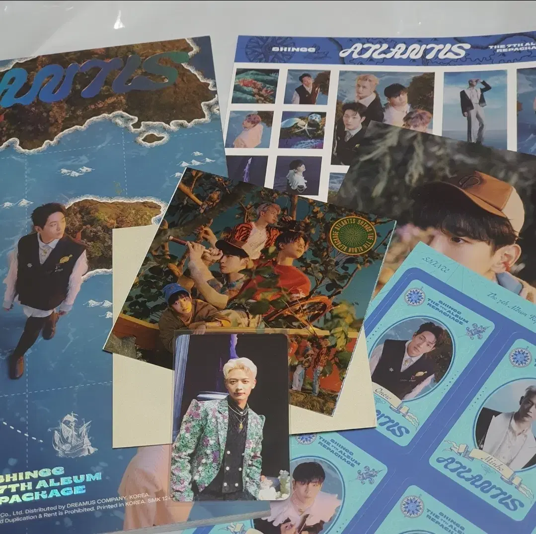 Shinee Atlantis album (with components)