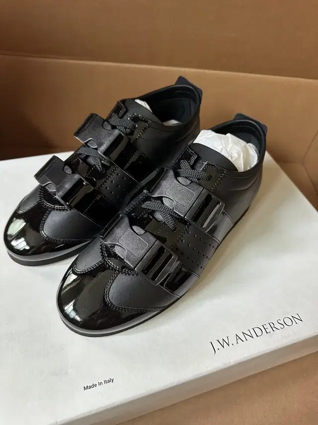 제이더블유 앤더슨 jw anderson 블랙 버클 스니커즈 새상품