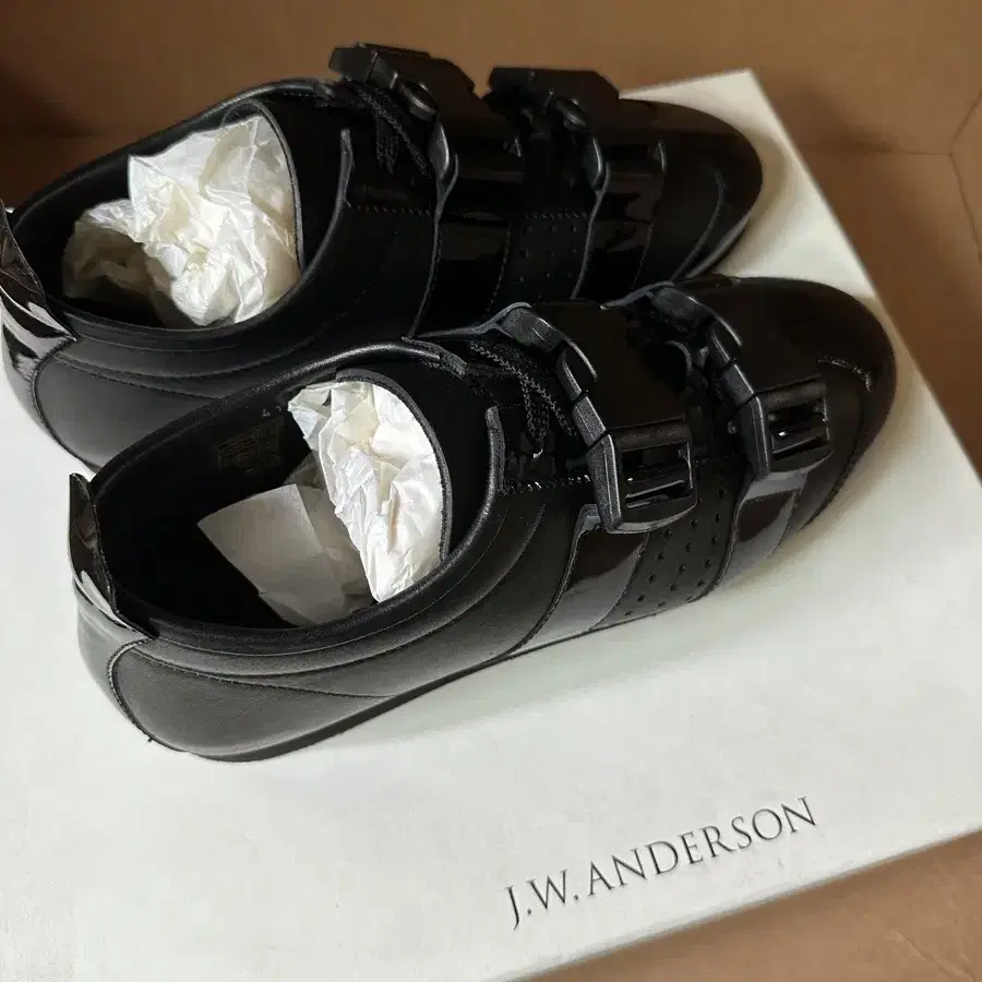 제이더블유 앤더슨 jw anderson 블랙 버클 스니커즈 새상품