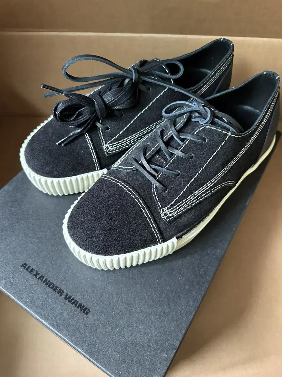 알렉산더왕 alexander wang 블랙 스웨이드 스니커즈 새상품