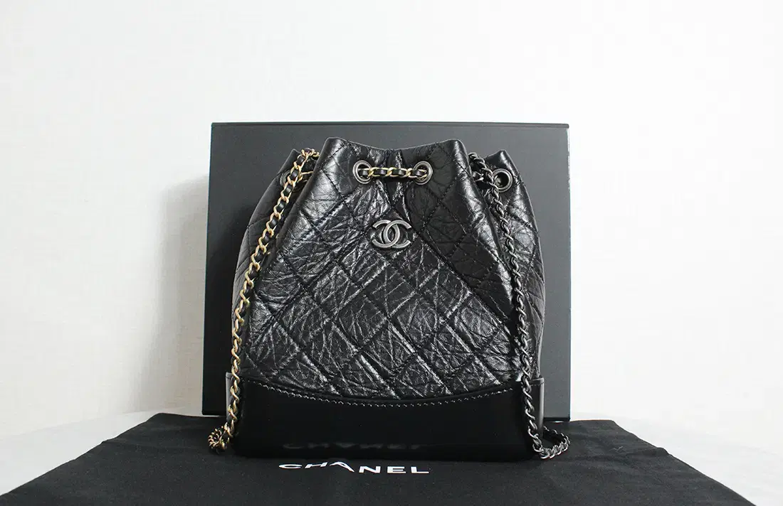 [중고명품다올] Chanel Gabrielle Small Black Vintage Silver Leather Backpack A94485