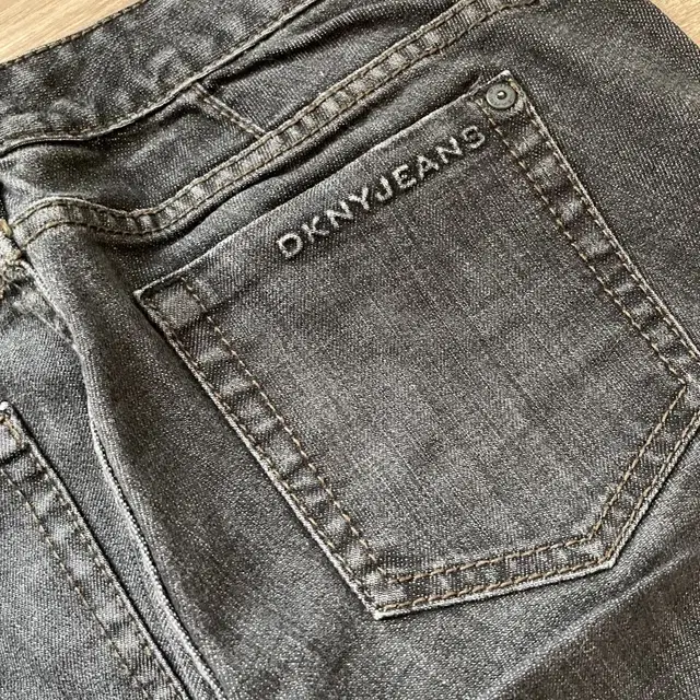 DKNY JEANS