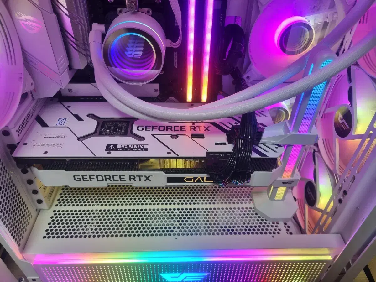 커세어 램 ddr4 벤저스 rgb 16(2)판매합니다.