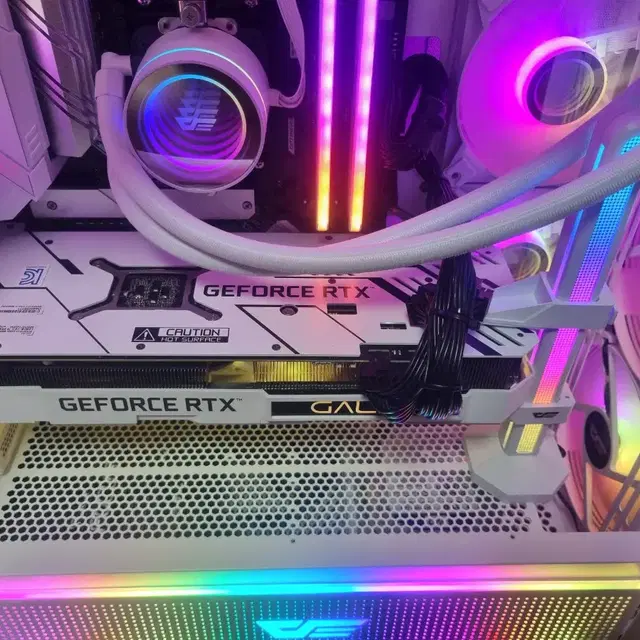 커세어 램 ddr4 벤저스 rgb 16(2)판매합니다.