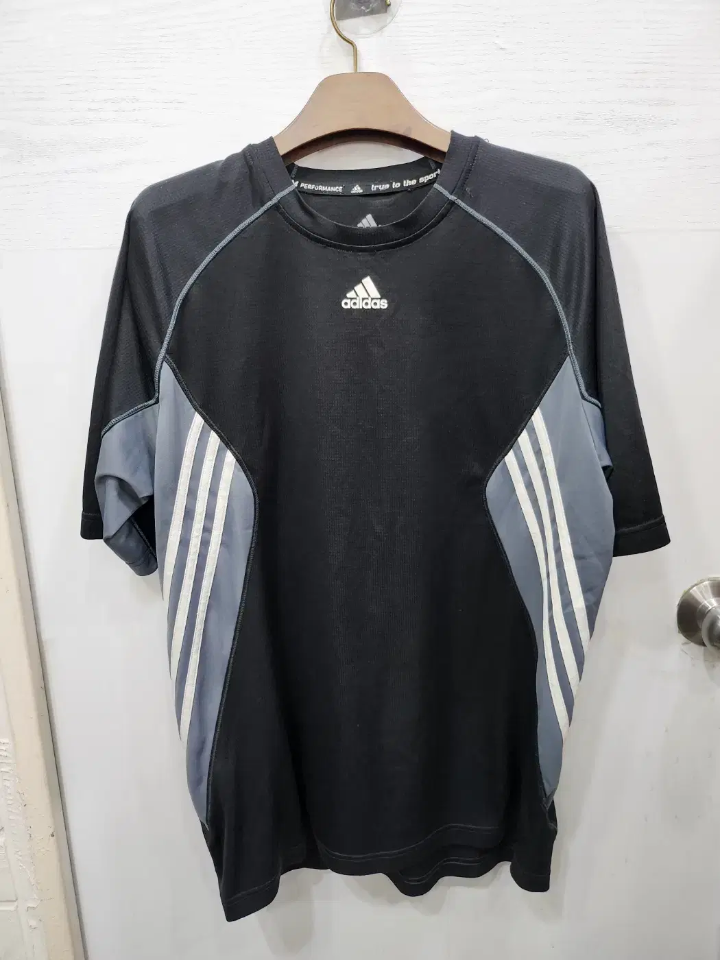 L,100,actual reference )) adidas adidas center logo short sleeve t-shirt!