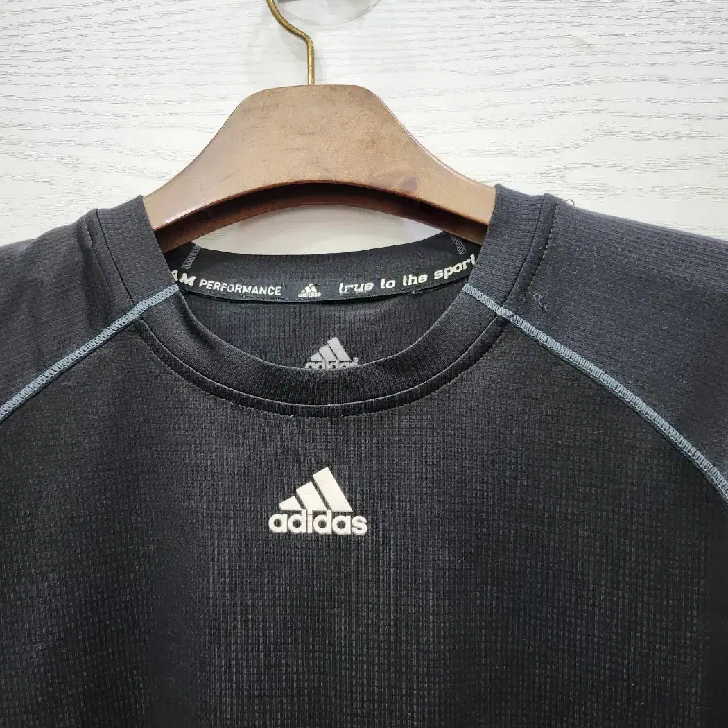 L,100,실측참고 )) adidas 아디다스 가운데로고 반팔티셔츠!