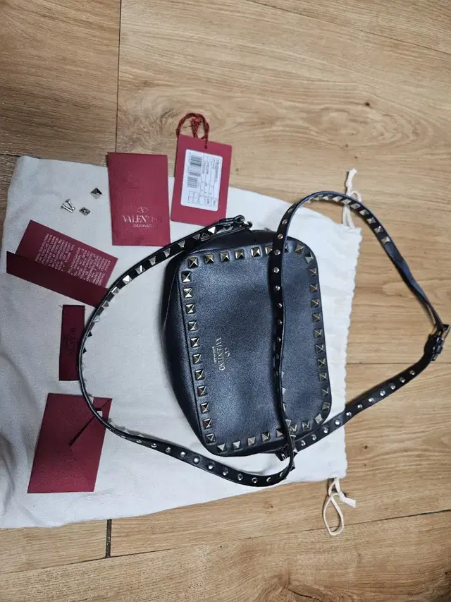 발렌티노Rockstud Crossbody Bag