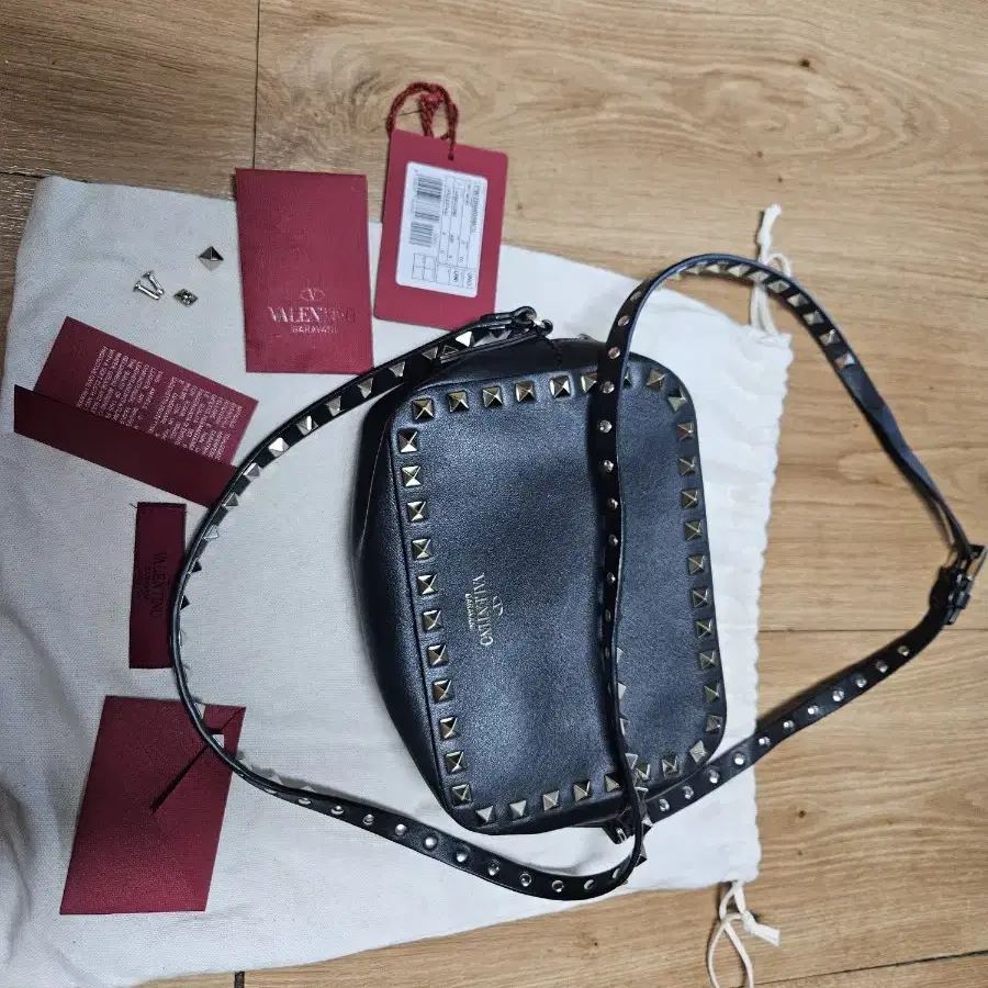 발렌티노Rockstud Crossbody Bag