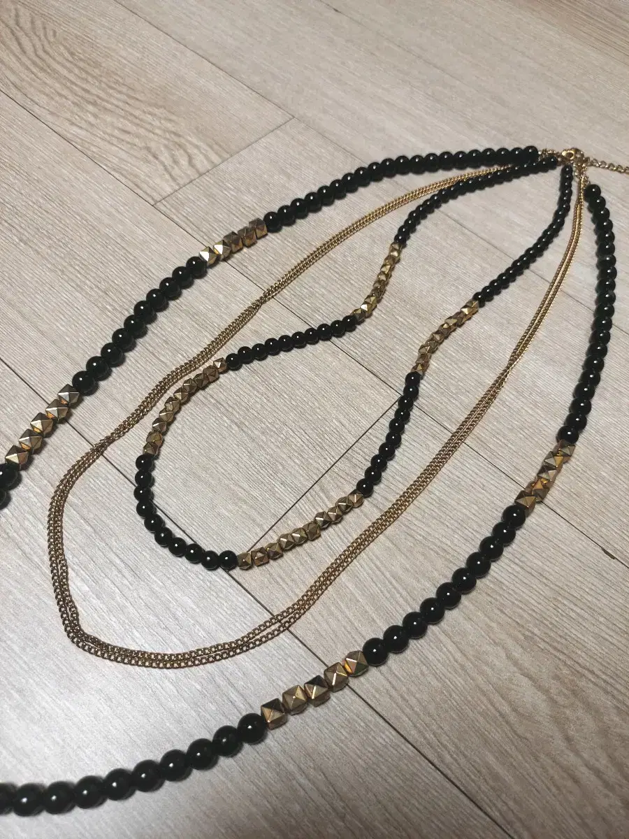 Black and gold vintage long necklace