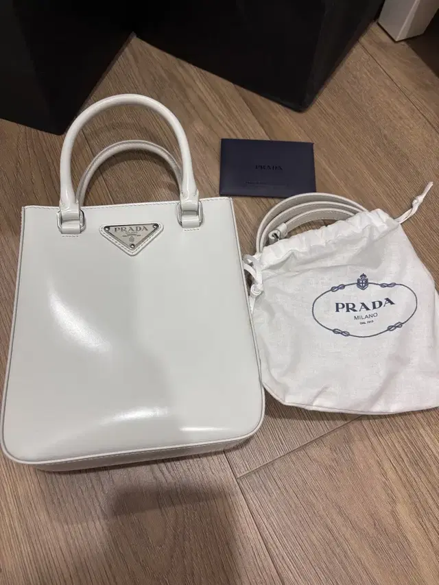 PRADA 프라다 브러쉬드 가죽 스몰 토트백 화이트