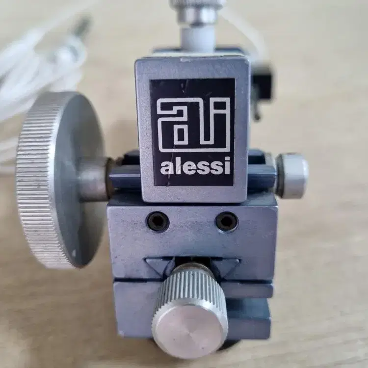 ai Alessi.