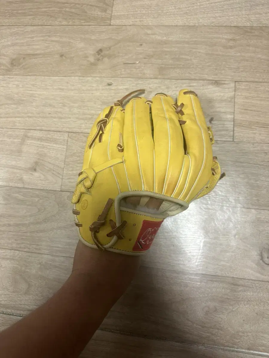 Outfield glove