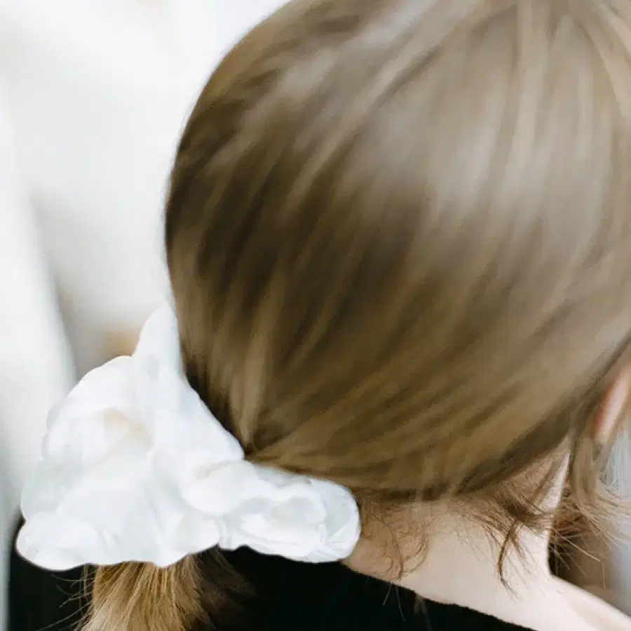 르917 PLEATS SCRUNCHIE [IVORY,BLACK]