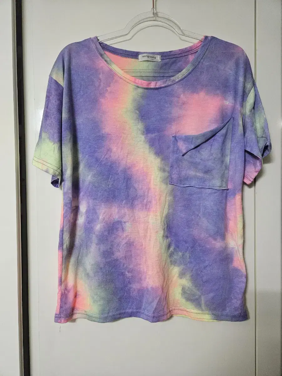 T-shirt with water-based dyeing