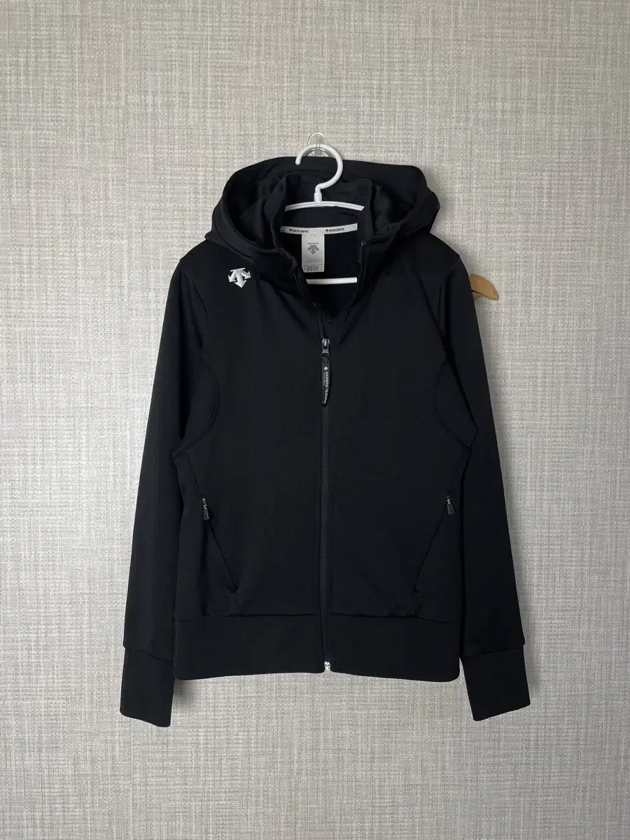 90 Women's Descente Hooded Zip-Up Jacket