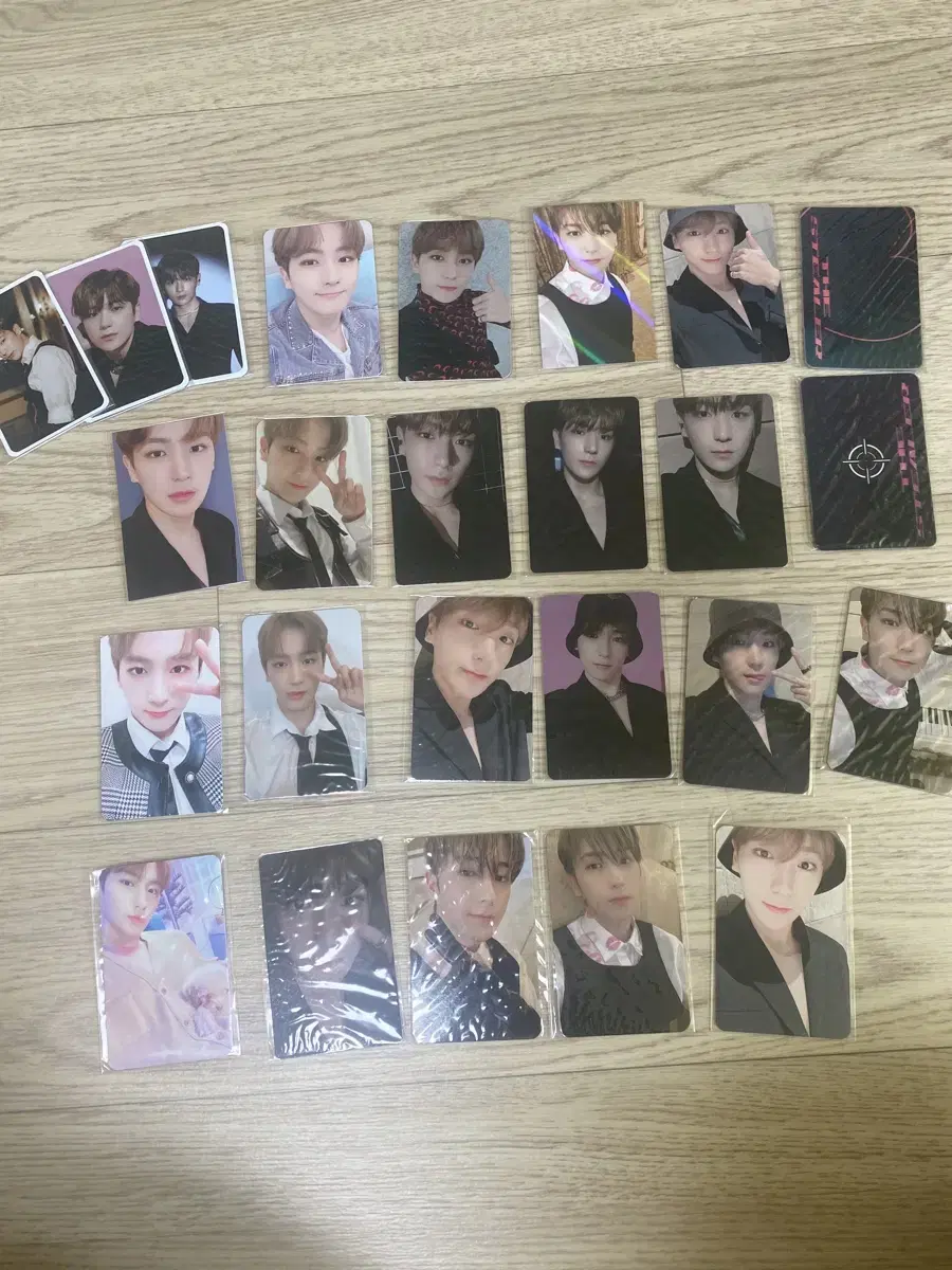 The Stealer hyunjae in bulk (including Alpo unreleased photocard )