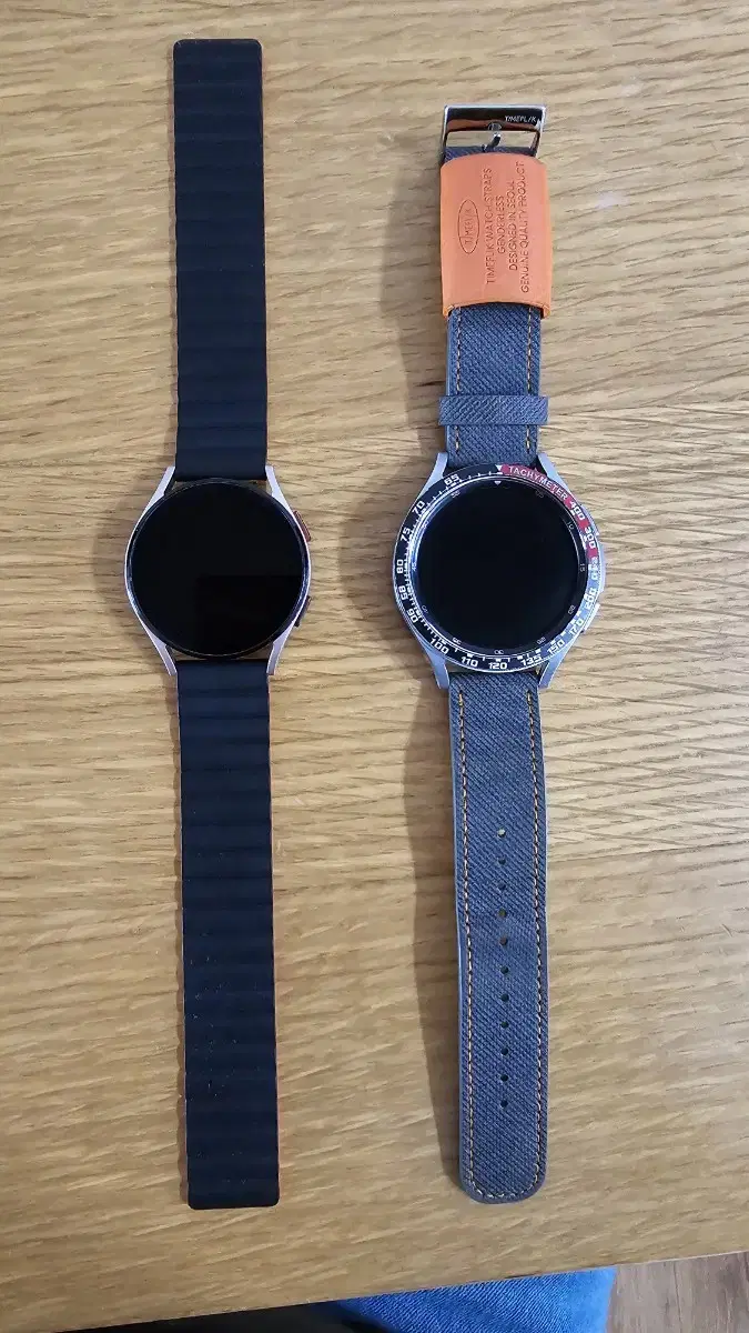 Galaxy Watch 4 2 units + 28 strap sets