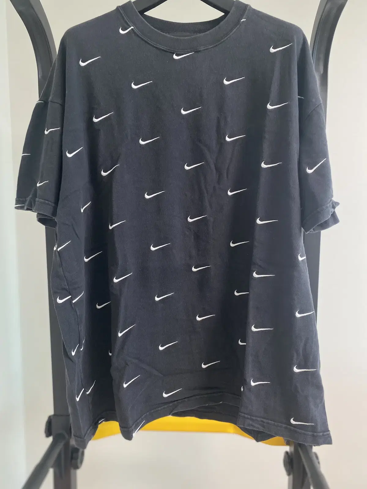 [M] Nike Swoosh T-shirt