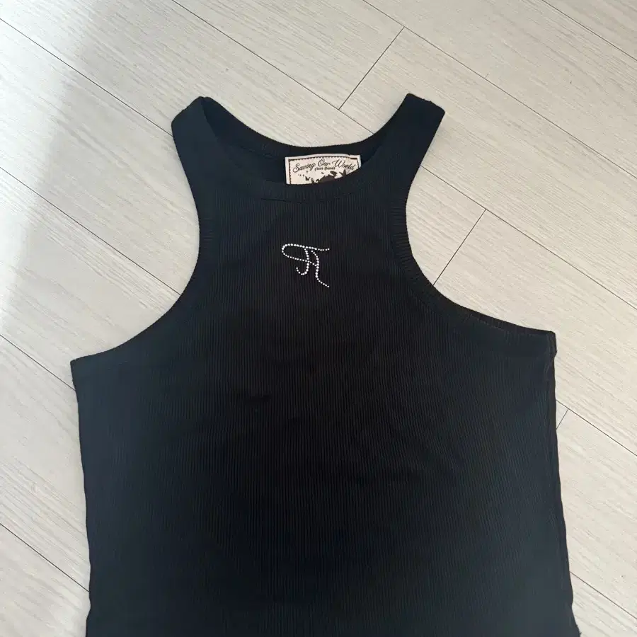 쓰리타임즈 Jewel tank top cropped length