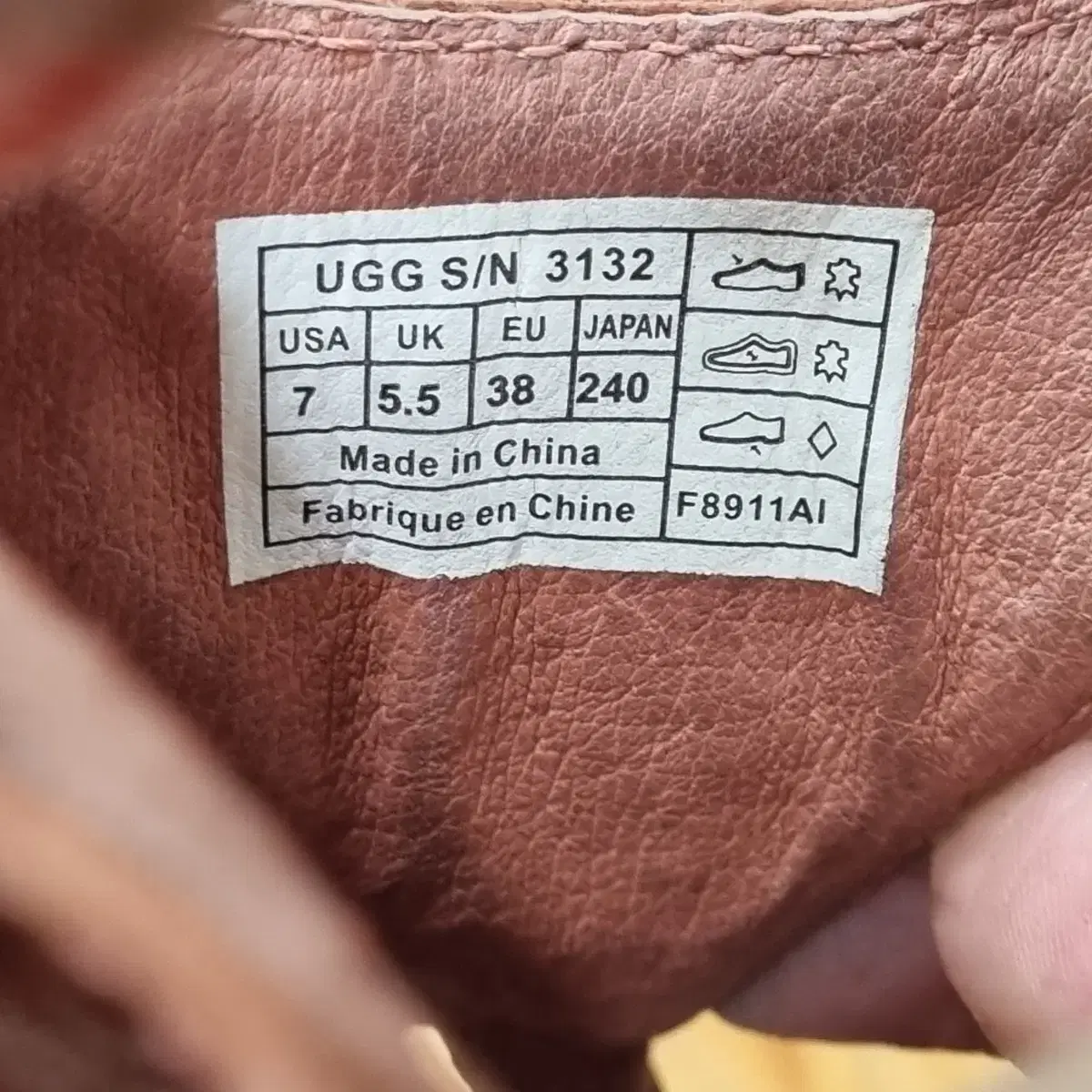 UGG 세피나 쪼리 샌들