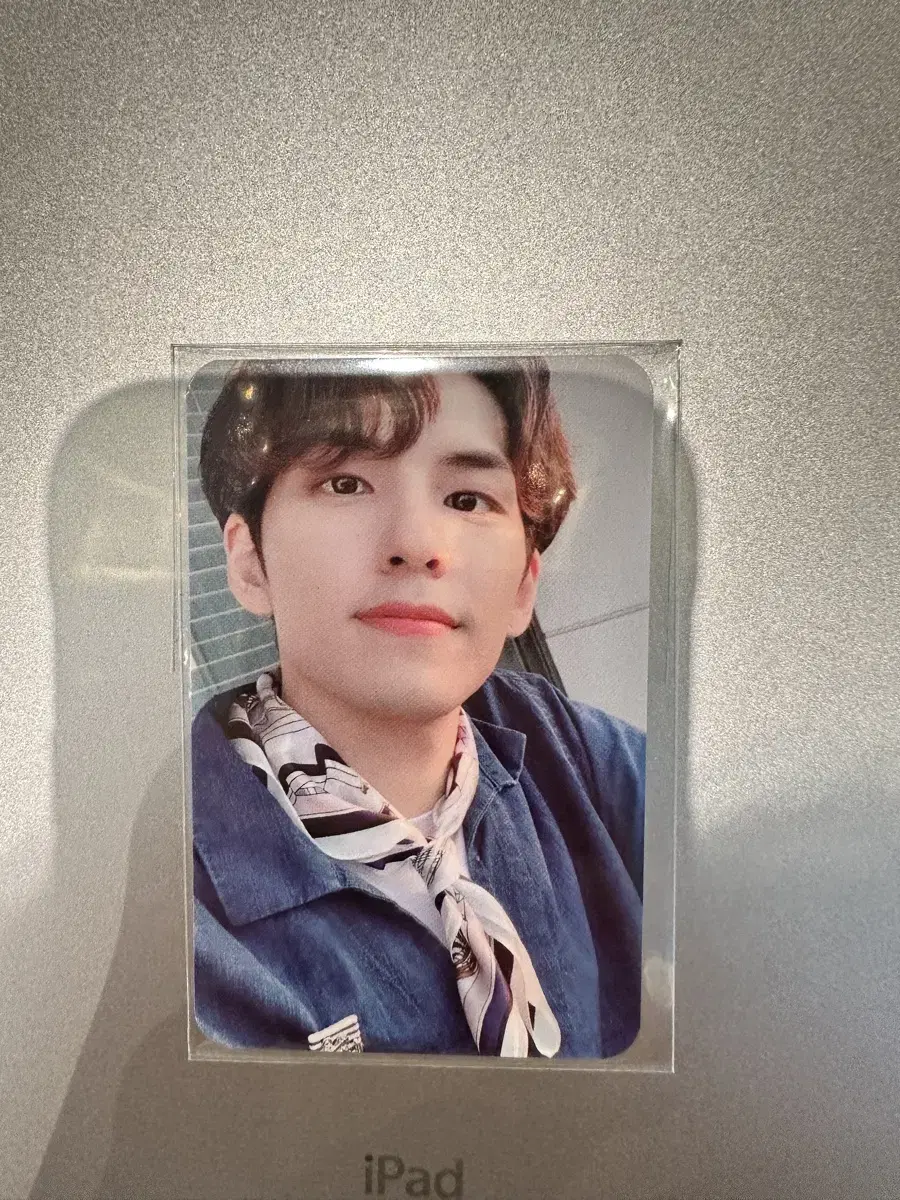 Day 6 One Peel Gravity Busan Con Photocard