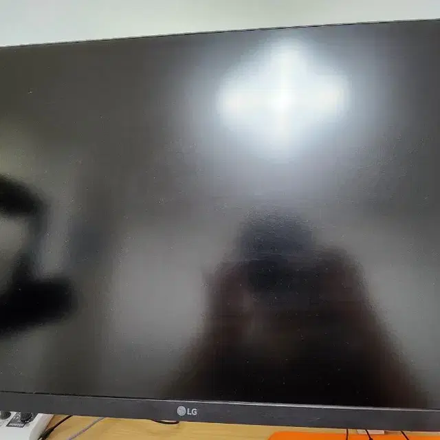 LG ULTRAGEAR 27GP850 165/180HZ 모니터 팝니다.