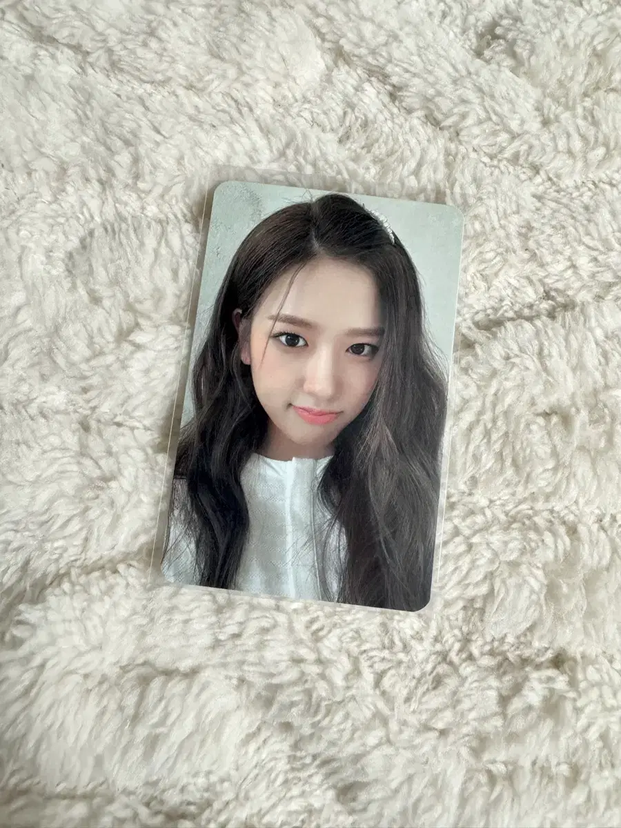 tweetX) ive ahn yujin 2022 seasons greetings soundwave pre-order benefit unreleased photocard