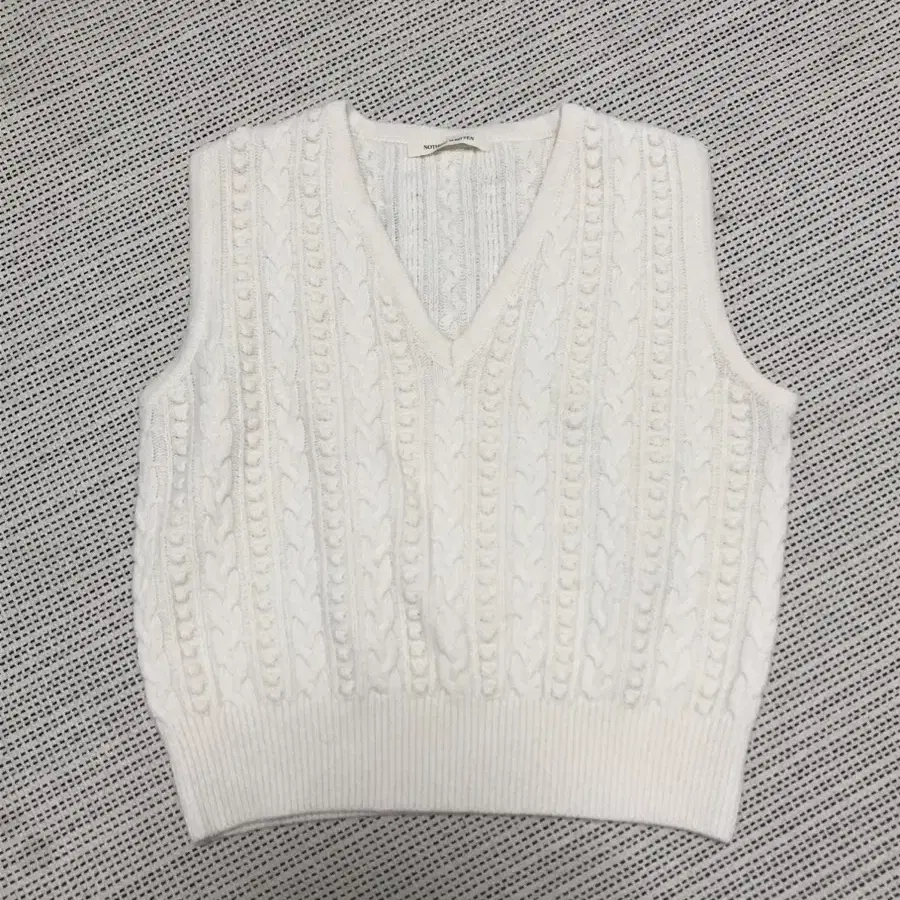 Nothingwritten knit vest