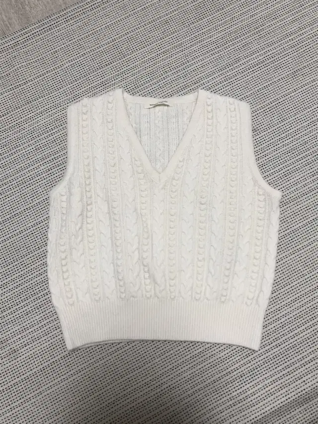 Nothingwritten knit vest