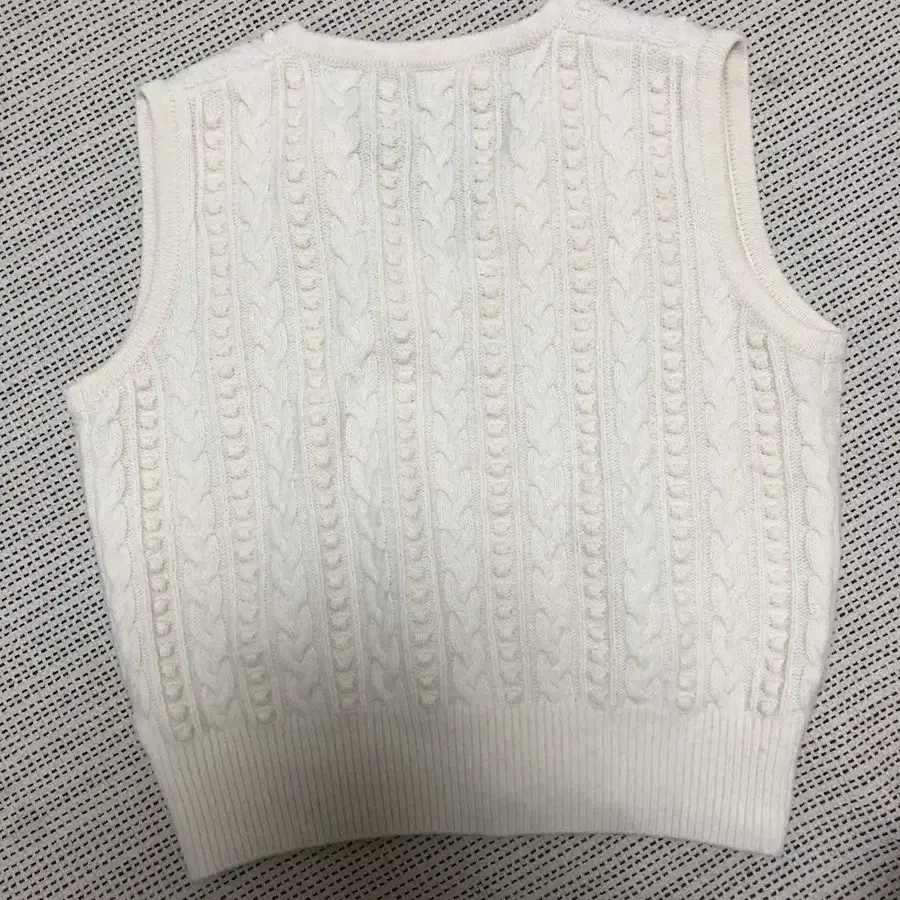 Nothingwritten knit vest