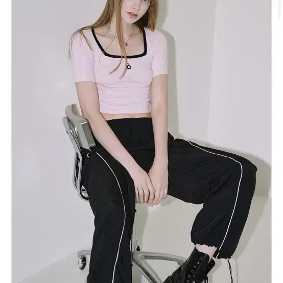 로제프란츠 반팔 Flower Square neck T-shirt [Pin