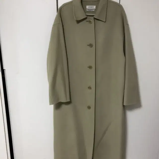 Amomento olive coat