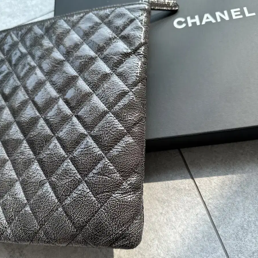 Chanel 샤넬 여성 달라스 링클 은장 페이던트 클러치 블랙 라지