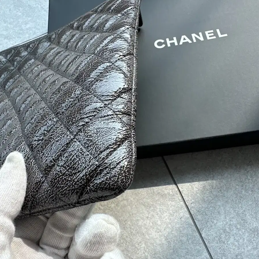 Chanel 샤넬 여성 달라스 링클 은장 페이던트 클러치 블랙 라지