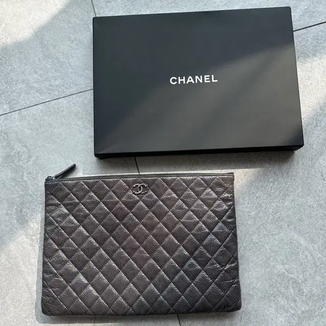 Chanel 샤넬 여성 달라스 링클 은장 페이던트 클러치 블랙 라지