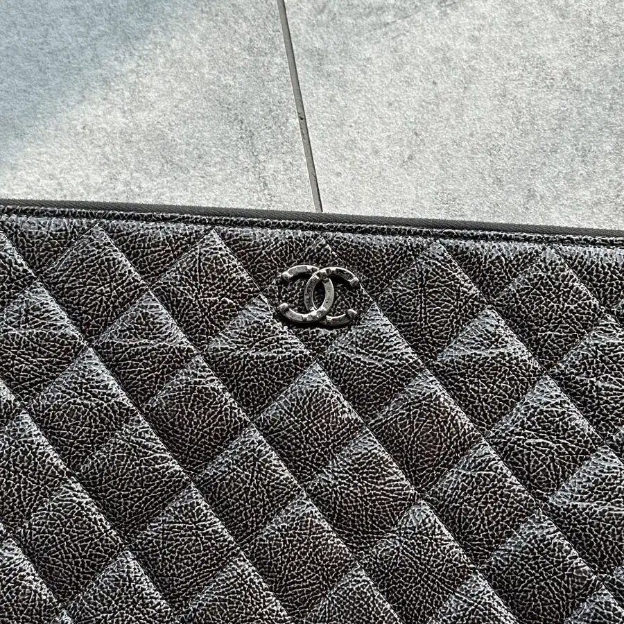 Chanel 샤넬 여성 달라스 링클 은장 페이던트 클러치 블랙 라지