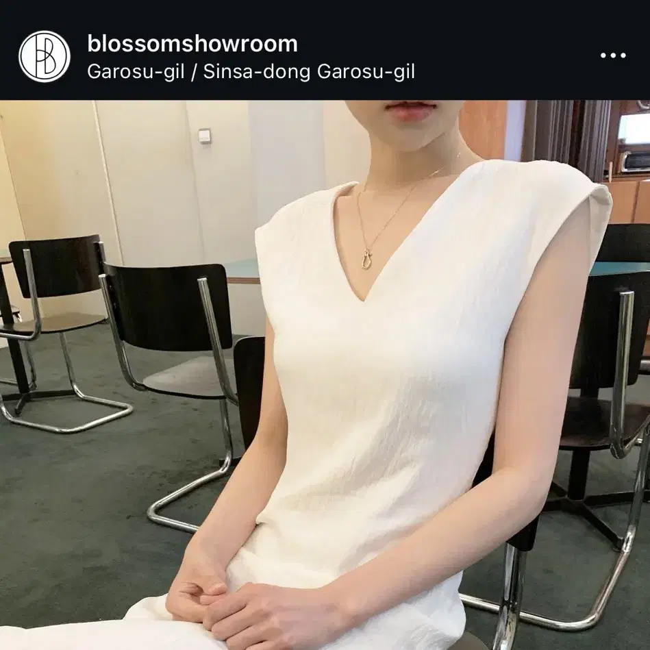 블로썸 델라 브이넥 원피스 blossom Della v neck ops