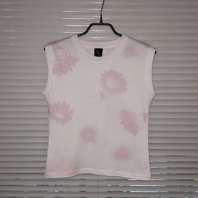 폴리수엠 polysooem sunflower sleeveless