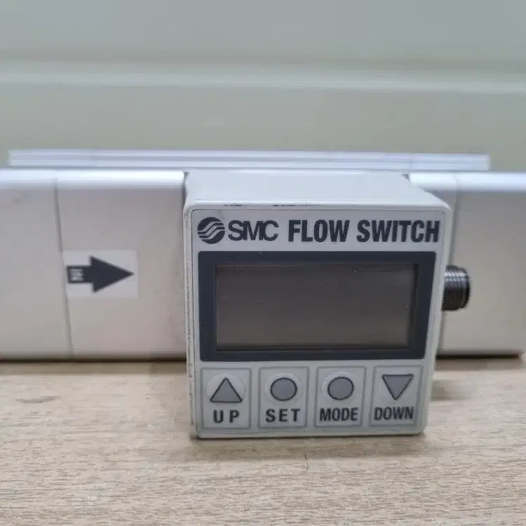 SMC FLOW SWITCH PF2A703H-10-28.