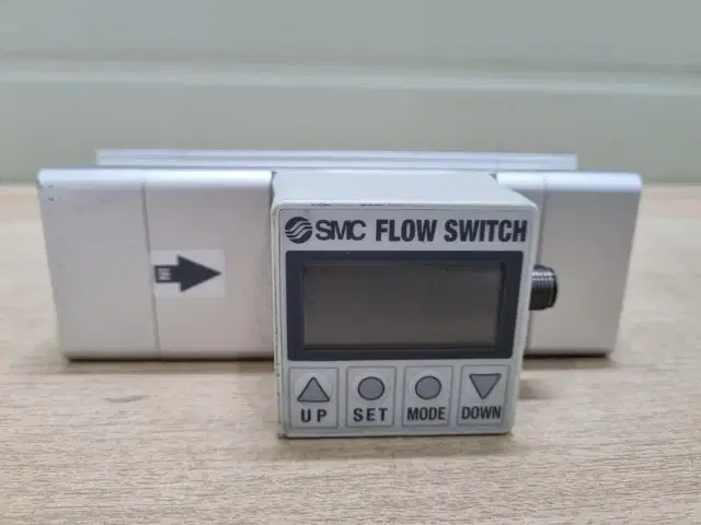 SMC FLOW SWITCH PF2A703H-10-28.