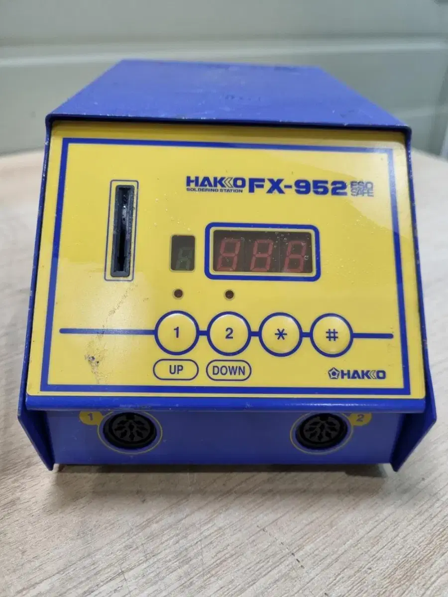 Hakko FX-952 무연인두기 스테이션.