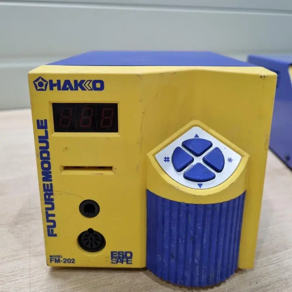 Hakko FM-202 무연인두기 스테이션.