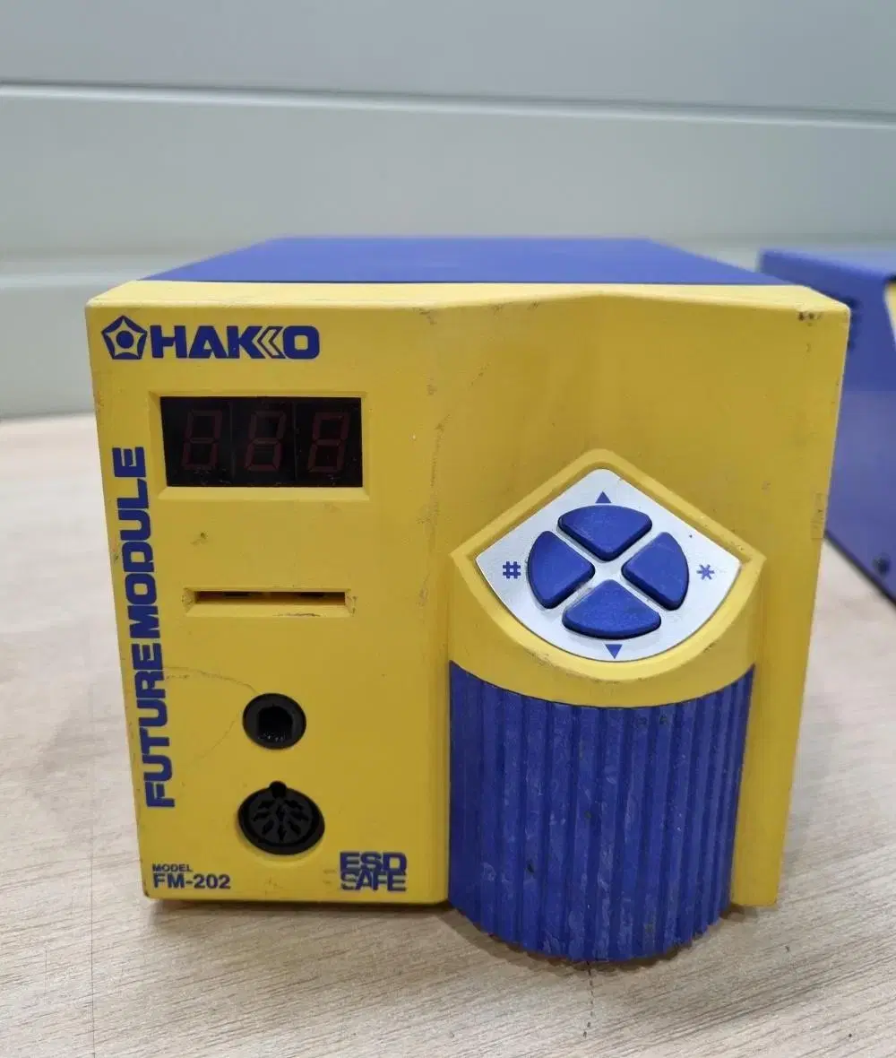 Hakko FM-202 무연인두기 스테이션.