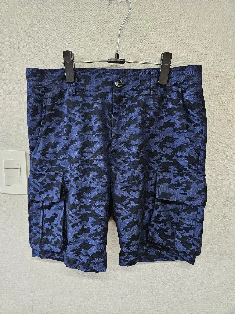 206 Homme camo vahn in size 50 for sale.