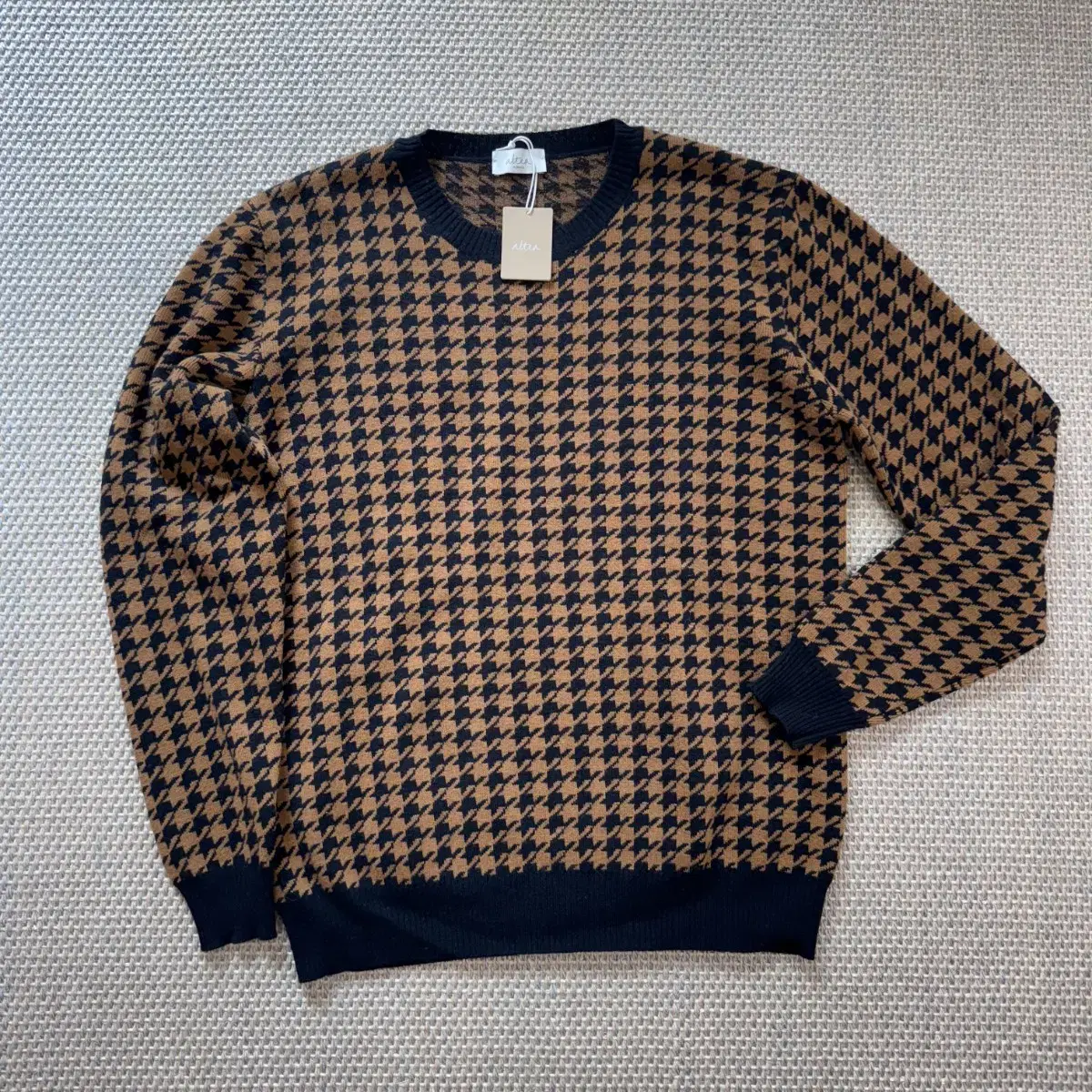 Altea Italian superfine virgin wool houndstooth knit sweater