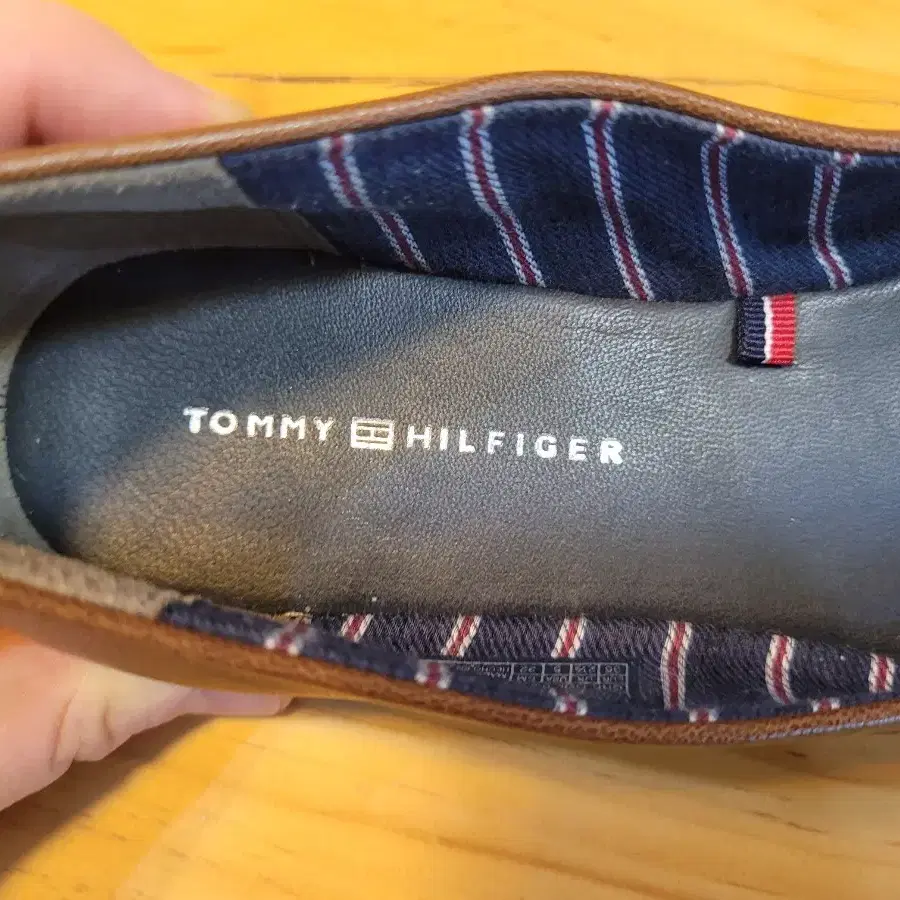 타미 힐피거 TOMMY HILFIGER 플랫슈즈 220